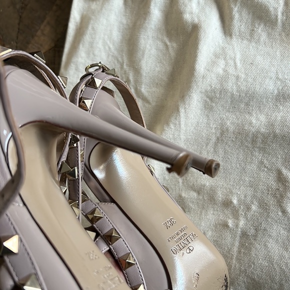 Valentino Rockstud Patent leather Ankle Strap Pumps. Size 38.5 fits like 7.5 - Picture 4 of 4
